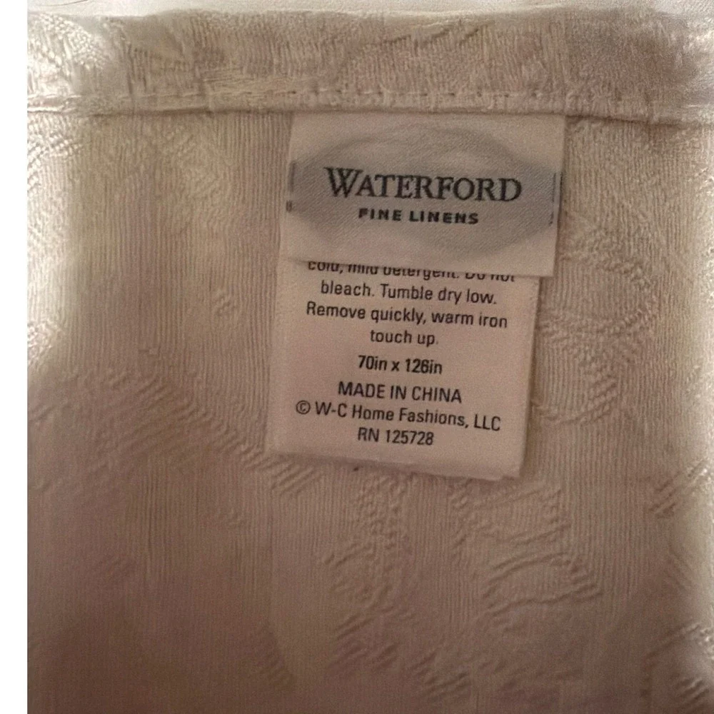 Waterford Fine Linens White Paisley Damask Rectangular Tablecloth‎ 70x126